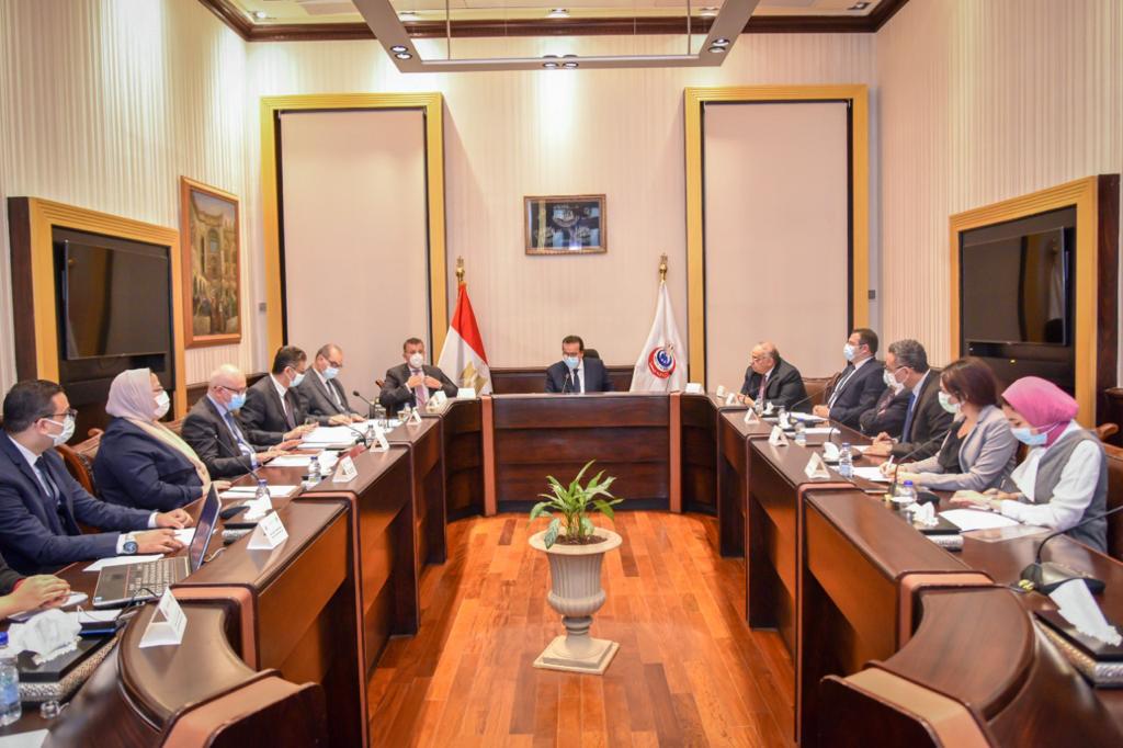 الدكتور خالد عبد الغفار يترأس الاجتماع