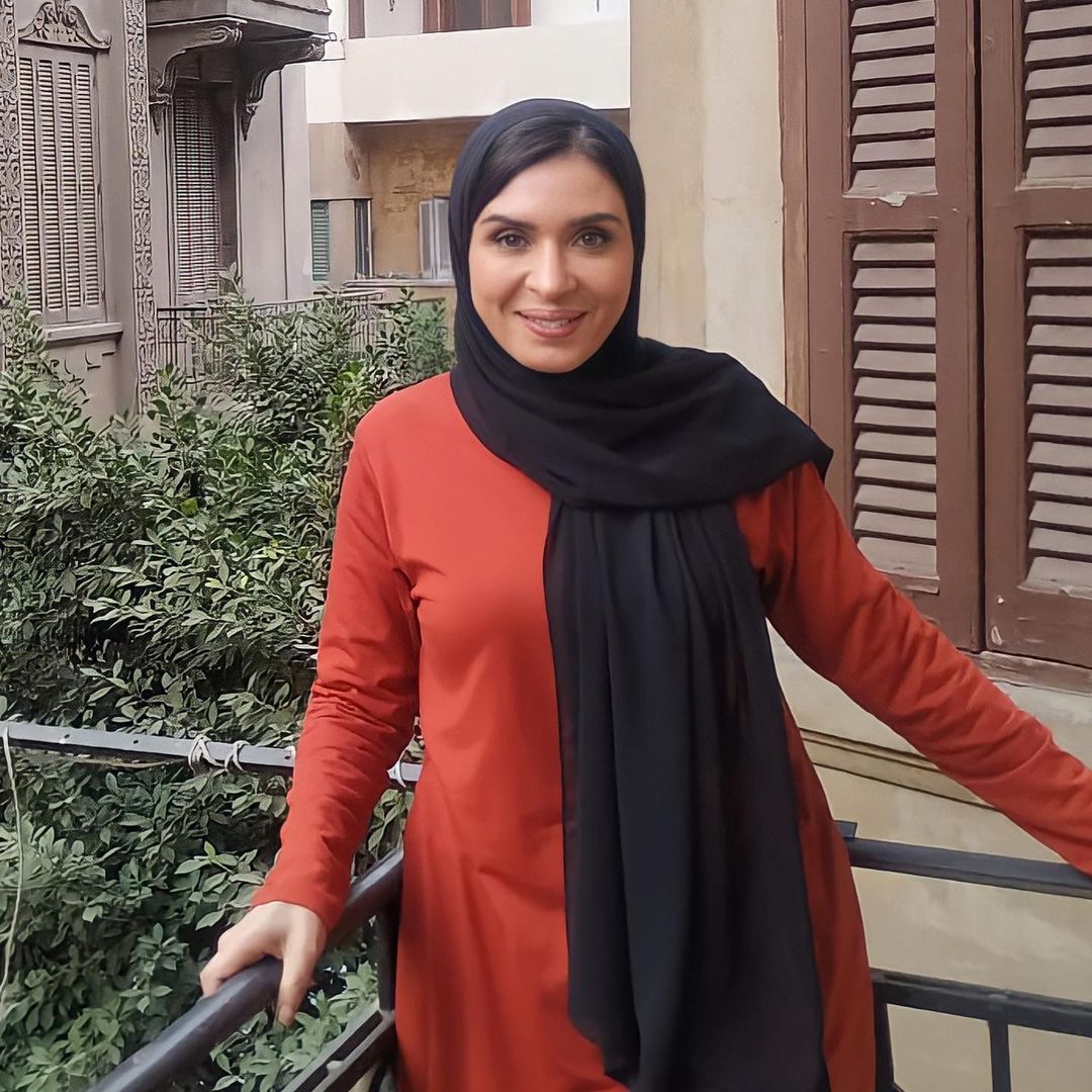 دينا بشخصيتها فى مسلسل نقل عام