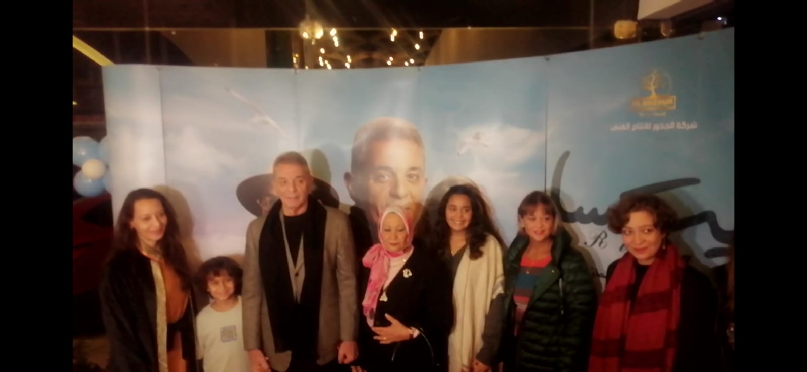 الفيشاوي ووالدته سمية الألفي ومحمود حميدة واسرته ونجوم فيلم ريتسا يحتفلون بعرضه (4)