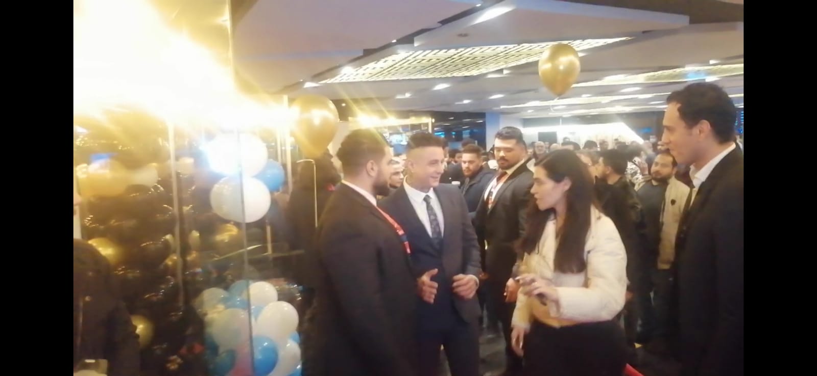 الفيشاوي ووالدته سمية الألفي ومحمود حميدة واسرته ونجوم فيلم ريتسا يحتفلون بعرضه (2)