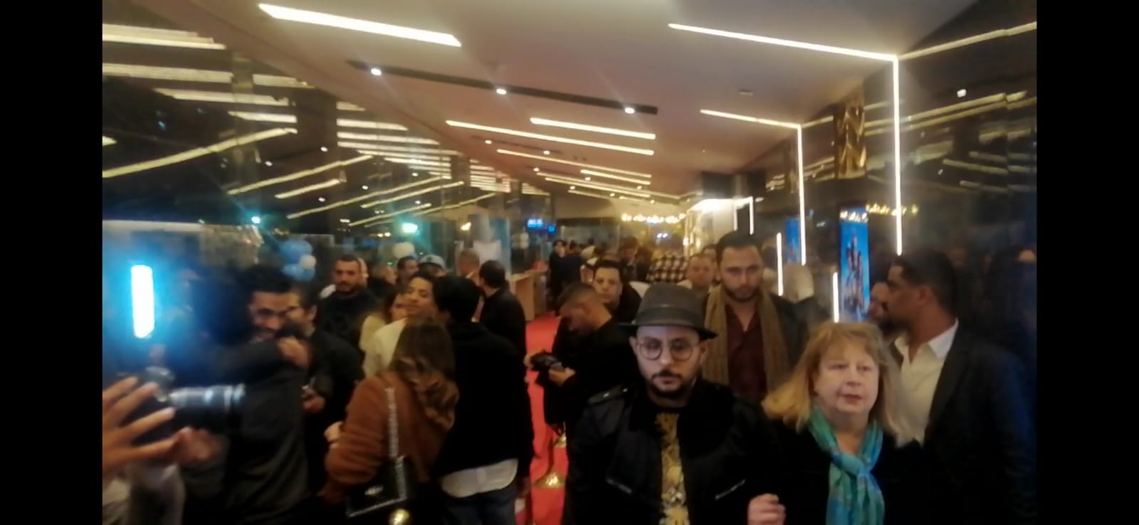 الفيشاوي ووالدته سمية الألفي ومحمود حميدة واسرته ونجوم فيلم ريتسا يحتفلون بعرضه (3)