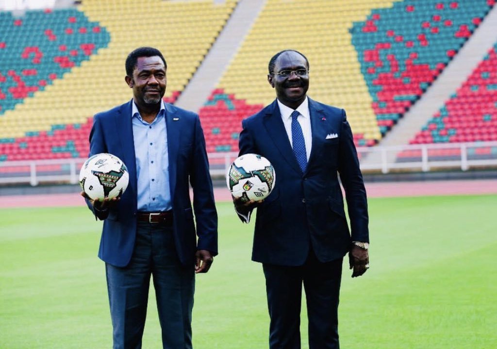 سكرتير كاف ووزير الرياضة الكاميرونى