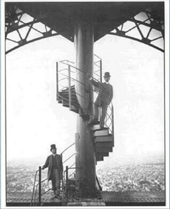 أمر هتلر بتدمير برج إيفل.