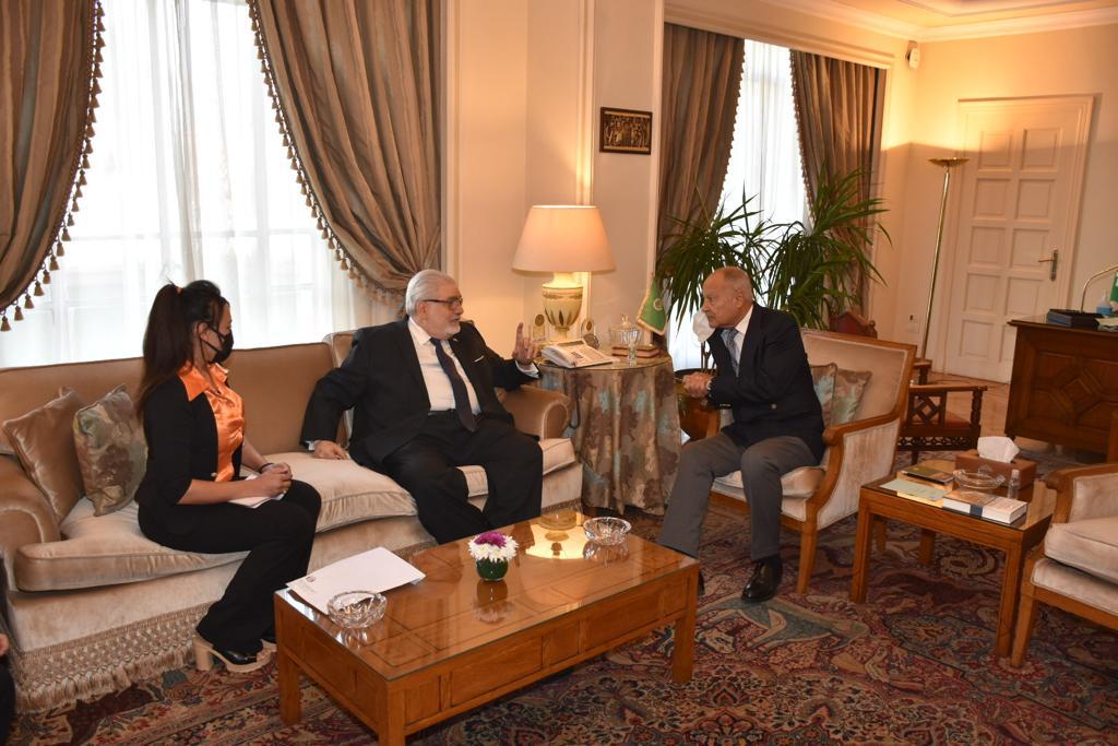 احمد ابو الغيط مع سفير الدومينيكان