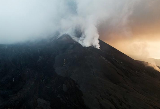 أدخنة بركان لابالما فى جزر الكنارى