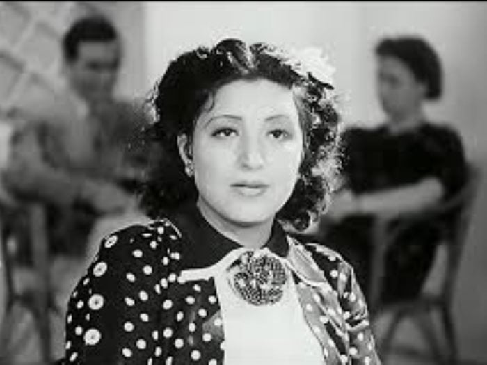 48539-عزيزة-أمير-(4)