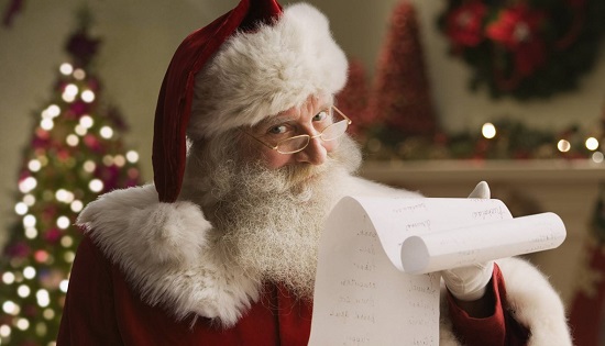 سانتا كلوز يقرأ الرسائل