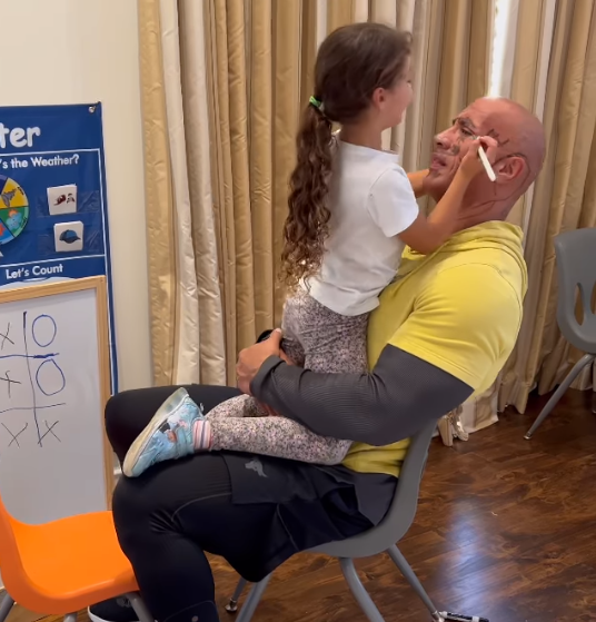 دوين جونسون يحتفل بعيد ميلاد ابنته