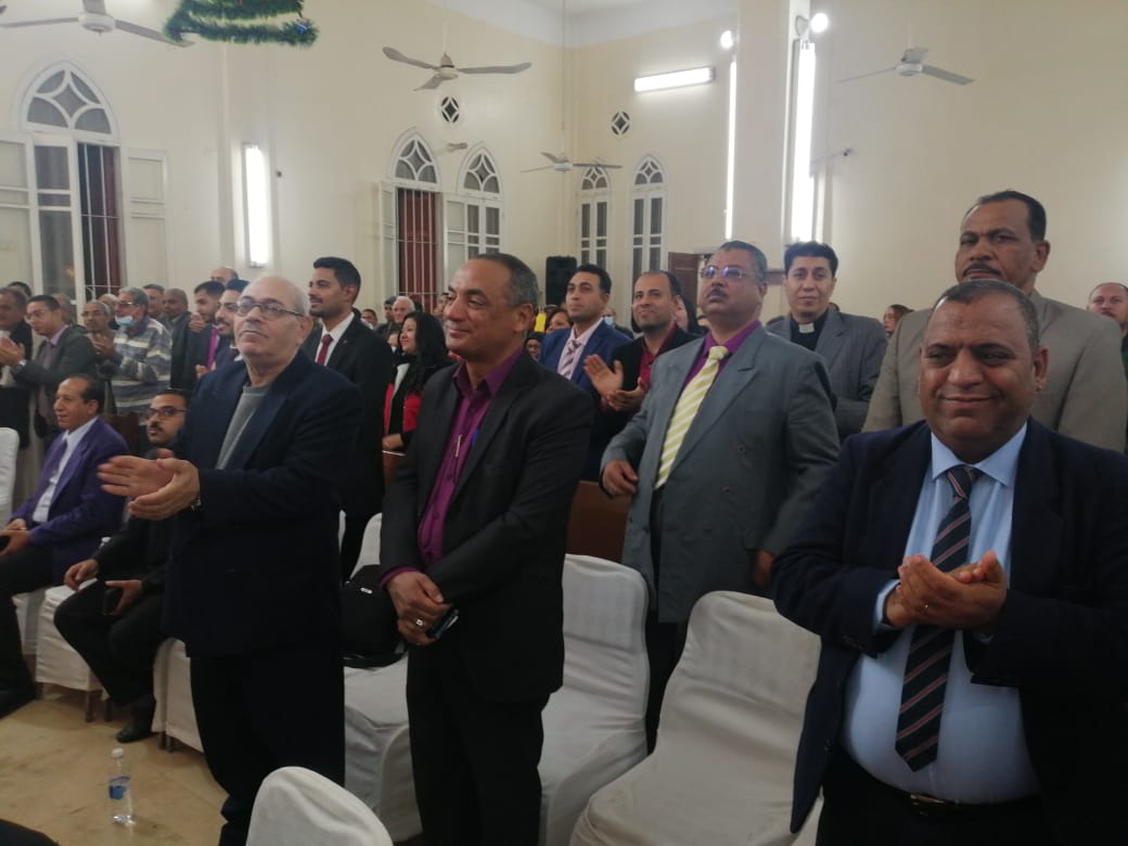 رئيس مدينة الأقصر يشارك حفل سيامة القس فيكتور يوسف  (3)