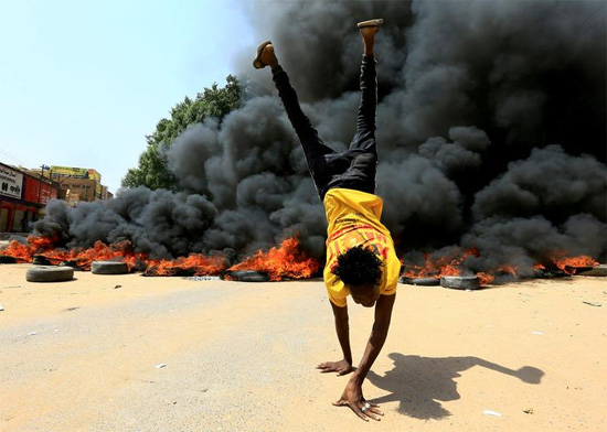 احتجاج على الحكم العسكري في الخرطوم السودان