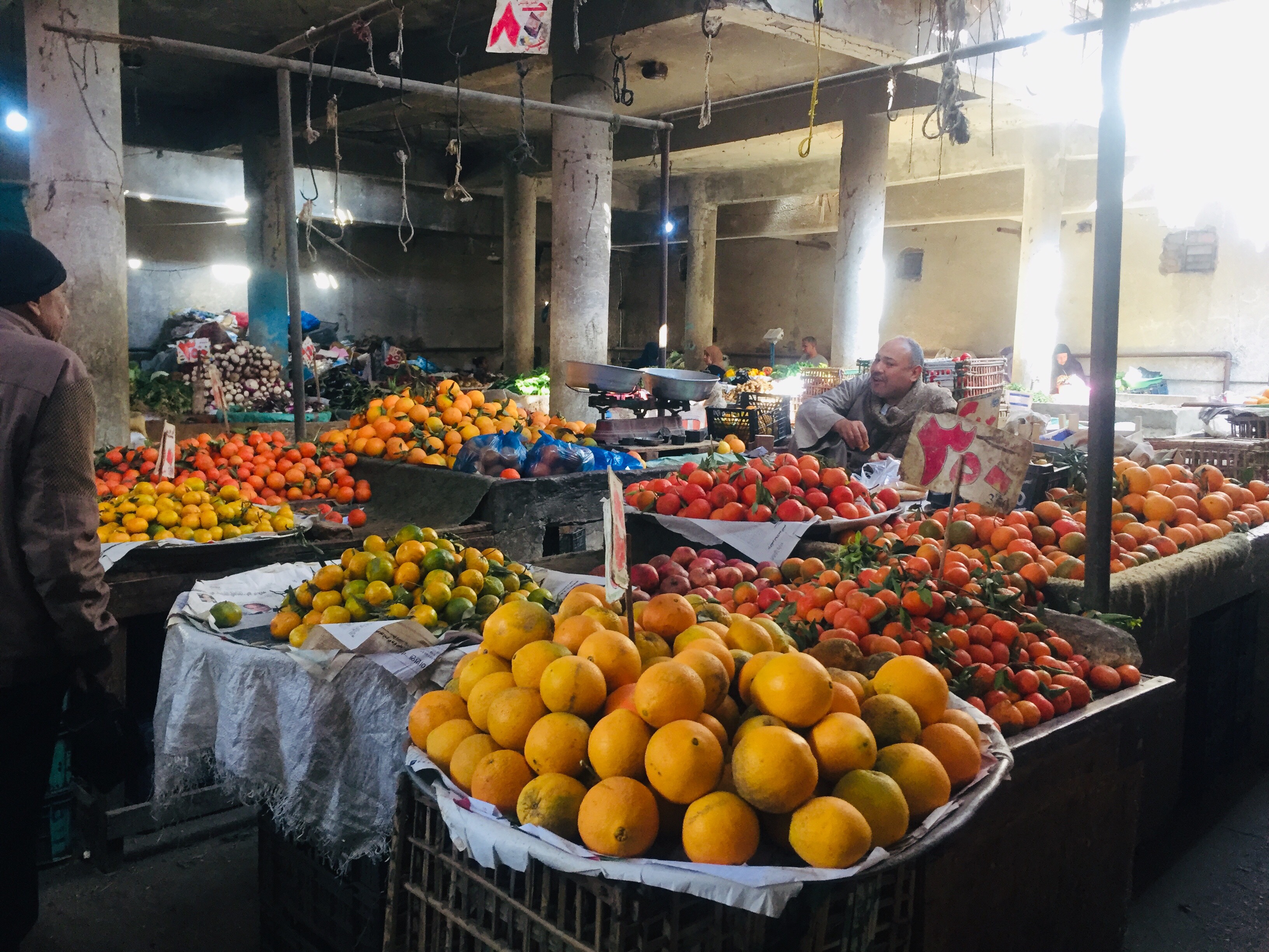 جانب من سوق الخضار والفاكهة