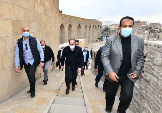 الرئيس السيسي يتفقد مشروع تطوير القاهرة التاريخية ومتابعة التنفيذ (21)