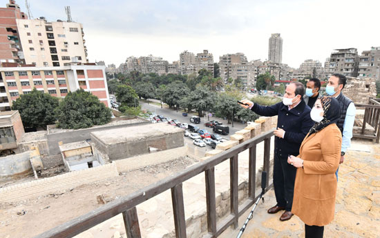 الرئيس السيسي يتفقد مشروع تطوير القاهرة التاريخية ومتابعة التنفيذ (22)