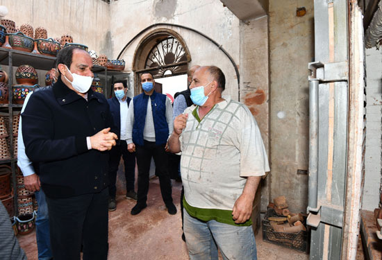 الرئيس السيسي يتفقد مشروع تطوير القاهرة التاريخية ومتابعة التنفيذ (6)