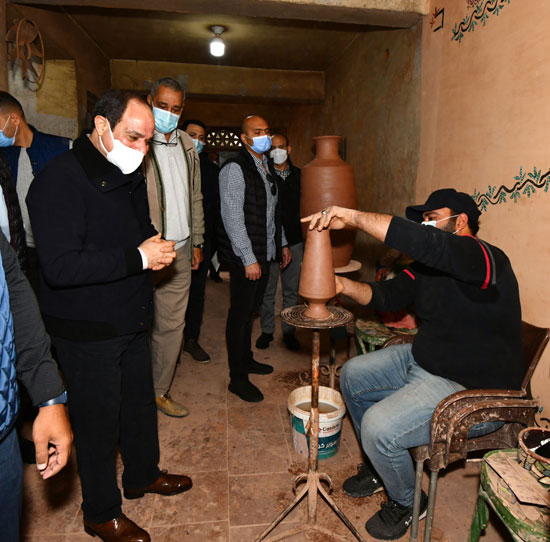 الرئيس السيسي يتفقد مشروع تطوير القاهرة التاريخية ومتابعة التنفيذ (7)