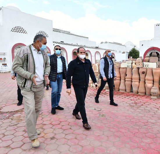 الرئيس السيسي يتفقد مشروع تطوير القاهرة التاريخية ومتابعة التنفيذ (5)