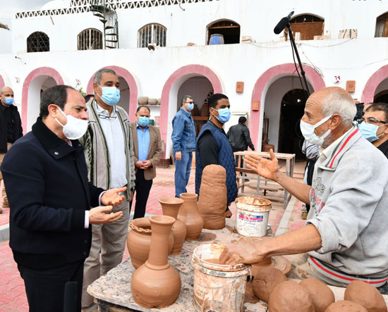 الرئيس السيسي يتفقد مشروع تطوير القاهرة التاريخية ومتابعة التنفيذ (16)