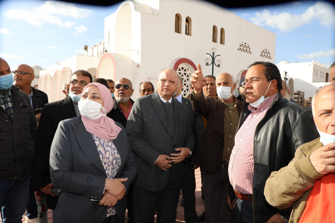 محافظ القاهرة يلتقى صناع الفخار (3)