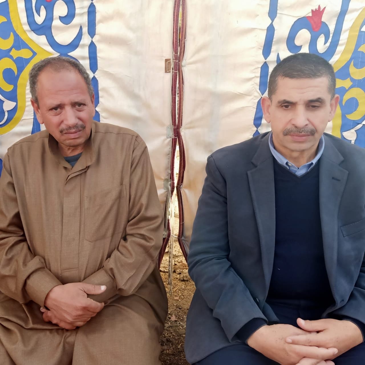 احمد عبد العظيم، مدير إدارة أبوكبير التعليمية مع والد الطالب الضحية