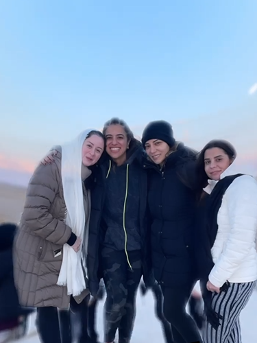 مى والقربين منها