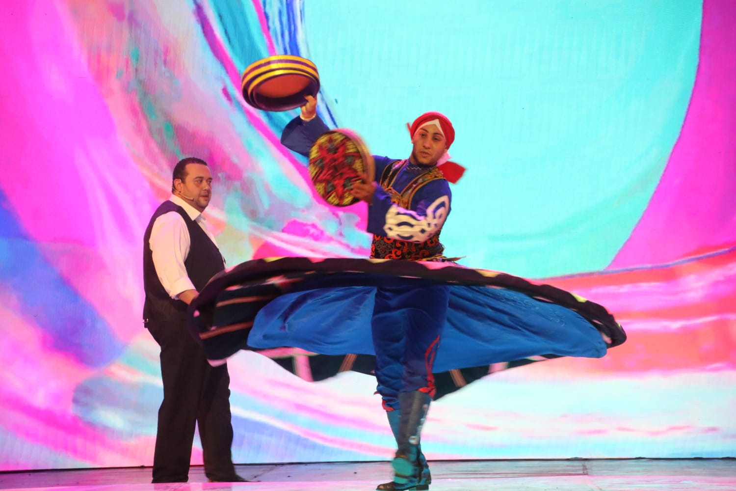 عرض  أكون  يختتم فاعليات مهرجان القاهرة الدولي للمسرح التجريبي (8)