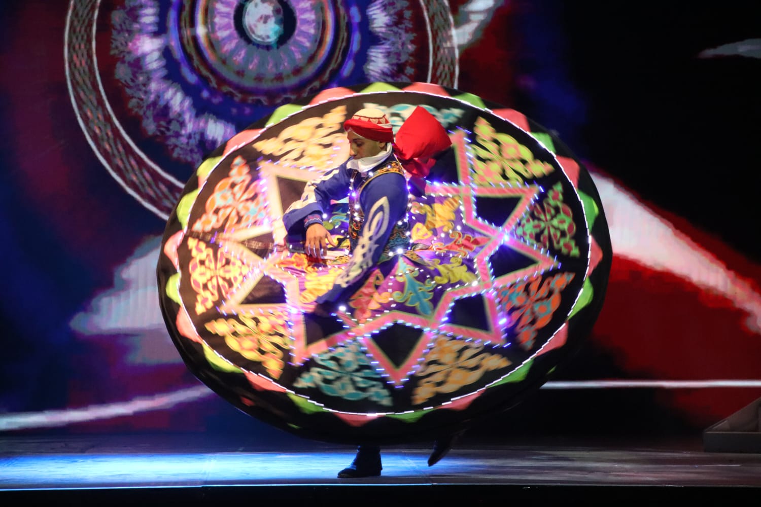 عرض  أكون  يختتم فاعليات مهرجان القاهرة الدولي للمسرح التجريبي (15)