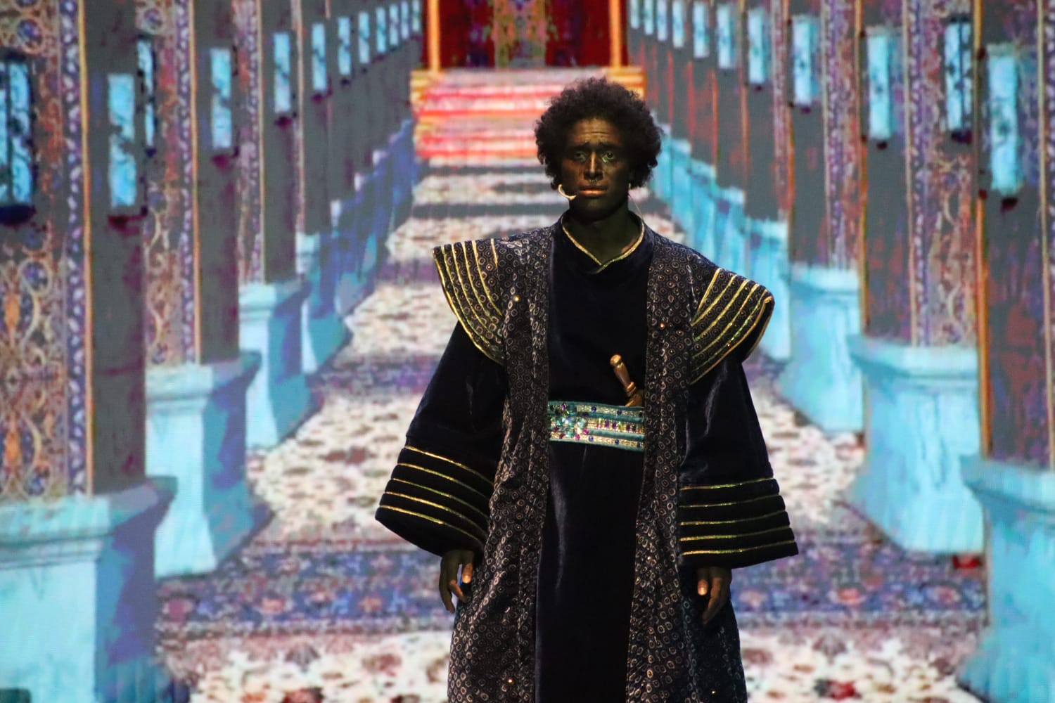 عرض  أكون  يختتم فاعليات مهرجان القاهرة الدولي للمسرح التجريبي (13)