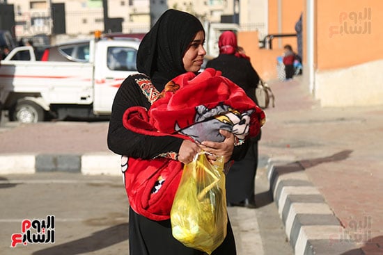 الام وطفلها الام وطفلها