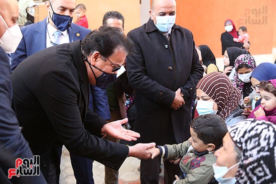 حديث ودي بين الوزير والاطفال حديث ودي بين الوزير والاطفال