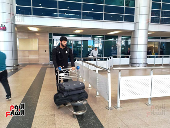 وصول بعثة المنتخب القاهرة قادمة من قطر ومغادرتهم صالة المطار (7)