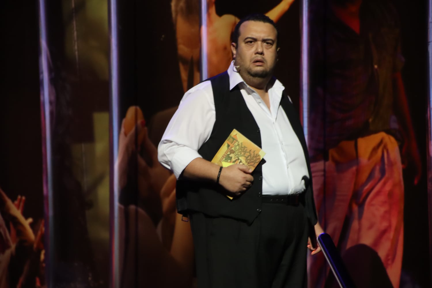 عرض  أكون  يختتم فاعليات مهرجان القاهرة الدولي للمسرح التجريبي (9)