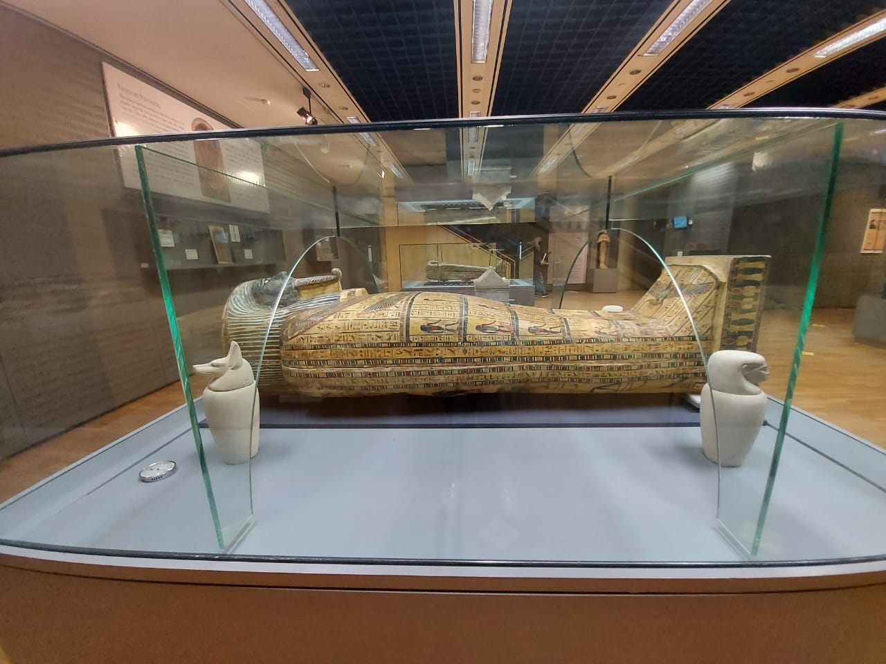 المومياء داخل متحف الآثار (5)