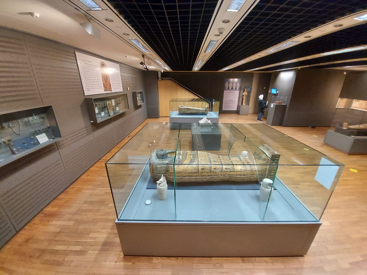 المومياء داخل متحف الآثار (1)