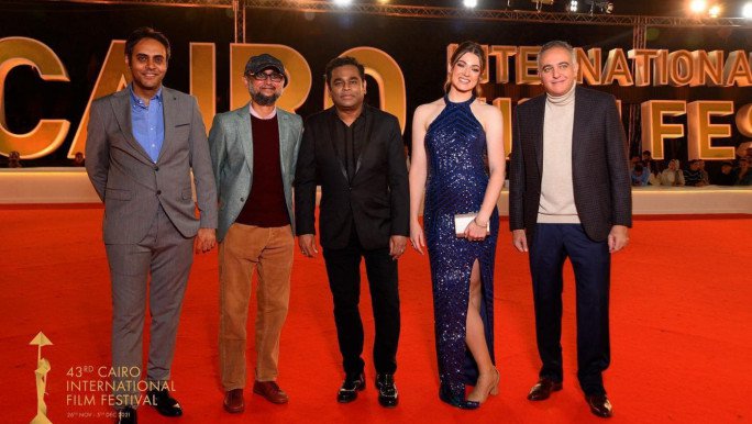 صناع الفيلم في مهرجان القاهرة