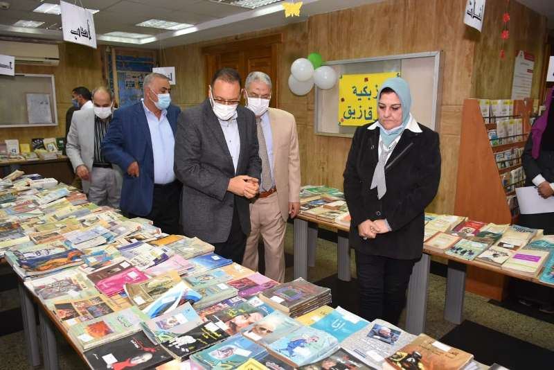 محافظ الشرقية يفتتح معرض بيع الكتب المستعملة بمكتبة مصر العامة بمدينة الزقازيق