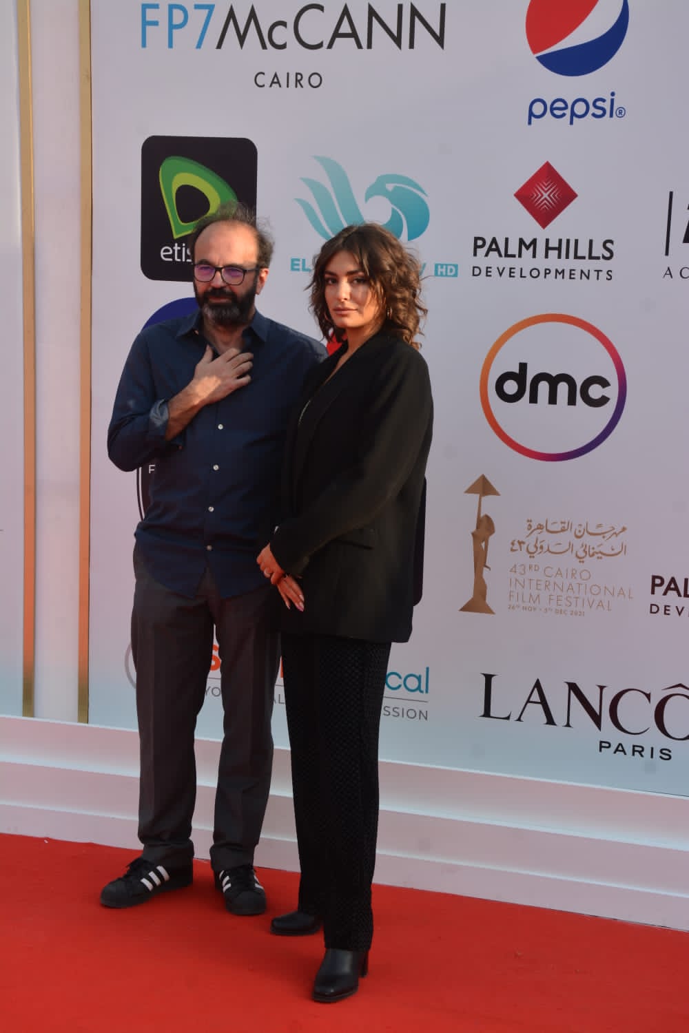 صناع الفيلم اللبنانى النهر على السجادة الحمراء بمهرجان القاهرة السينمائى (6)