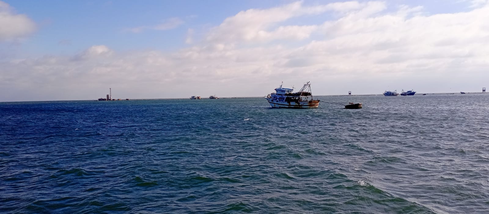 توقف حركة الصيد بميناء بورسعيد  (2)