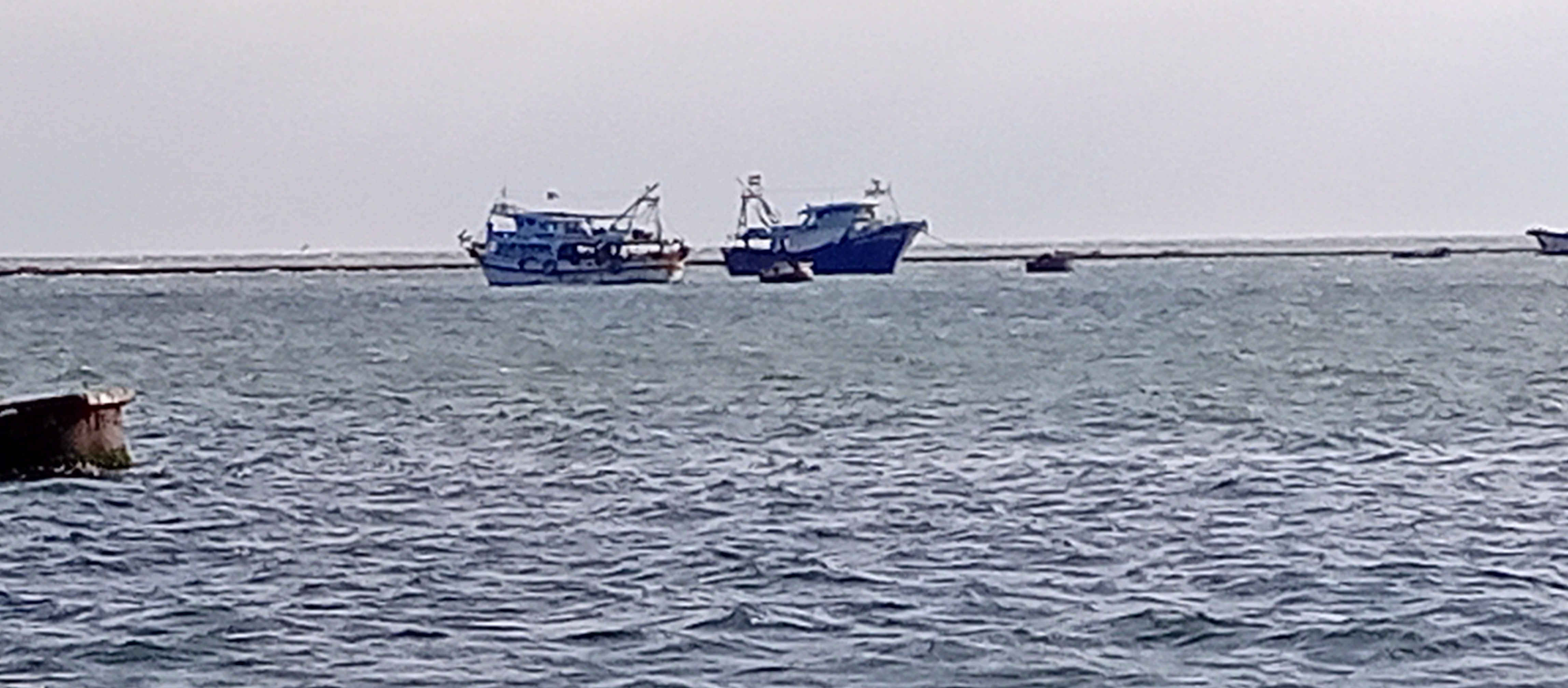توقف حركة الصيد بميناء بورسعيد لسوء الأحوال  الجوية
