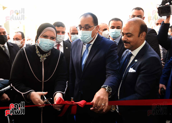 رئيس الوزراء يقوم بجولة في المنطقة الاستثمارية لمجموعة التنمية الصناعية بمدينة السا (13)