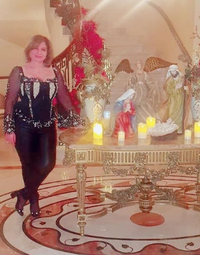 الهام شاهين تحتفل بالكريسماس