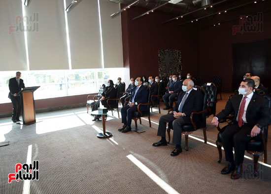 رئيس الوزراء يقوم بجولة في المنطقة الاستثمارية لمجموعة التنمية الصناعية بمدينة السا (11)