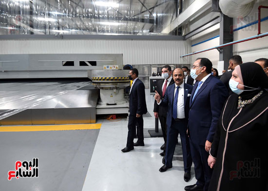 رئيس الوزراء يقوم بجولة في المنطقة الاستثمارية لمجموعة التنمية الصناعية بمدينة السا (23)