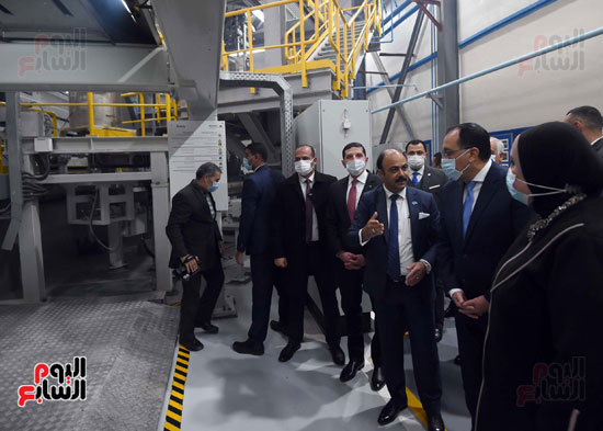 رئيس الوزراء يقوم بجولة في المنطقة الاستثمارية لمجموعة التنمية الصناعية بمدينة السا (17)