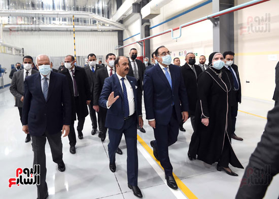 رئيس الوزراء يقوم بجولة في المنطقة الاستثمارية لمجموعة التنمية الصناعية بمدينة السا (21)