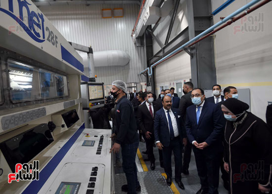 رئيس الوزراء يشهد تشغيل خطوط إنتاج جديدة (23)