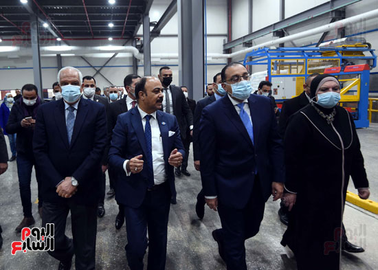 رئيس الوزراء يقوم بجولة في المنطقة الاستثمارية لمجموعة التنمية الصناعية بمدينة السا (16)