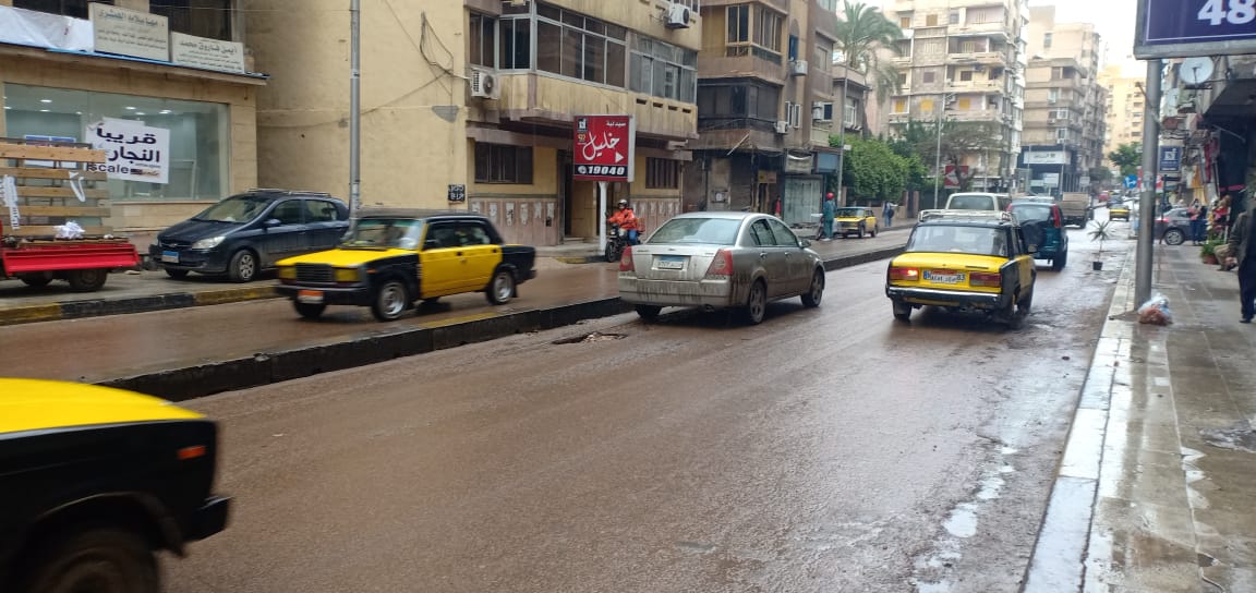 أمطار غزيرة على عدد من المناطق بالإسكندرية