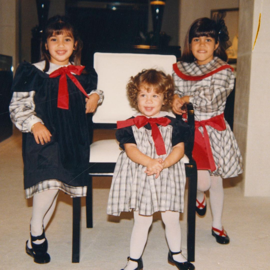 كيم وكلوي وكورتني كاردشيان فى طفولتهم