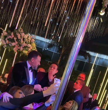 سيلفي الفنانين من حفل الزفاف