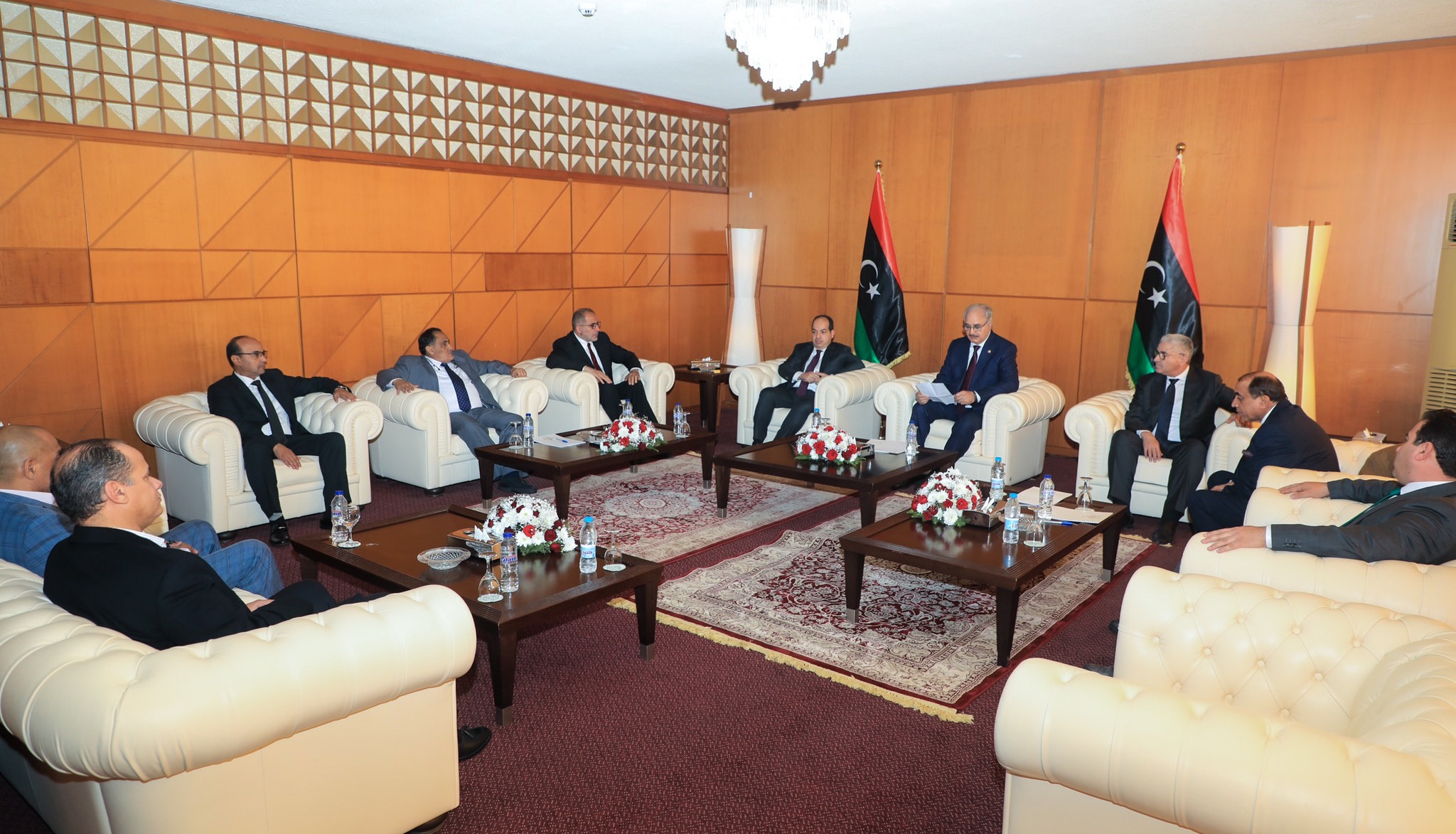 حفتر يلتقى عدد من المرشحين للانتخابات الرئاسية في ليبيا